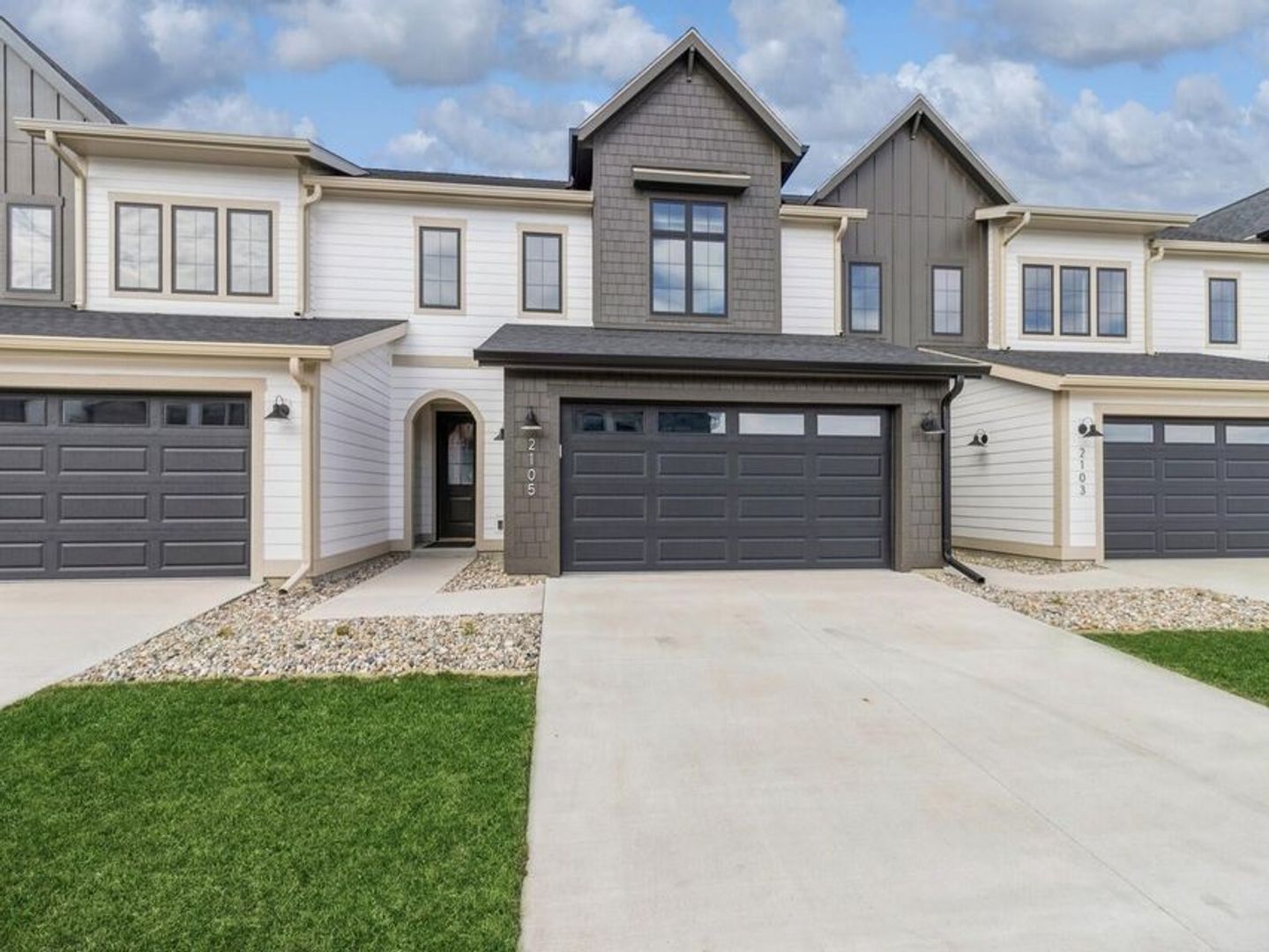 Ames Townhome: 2105 Lacey Dr.