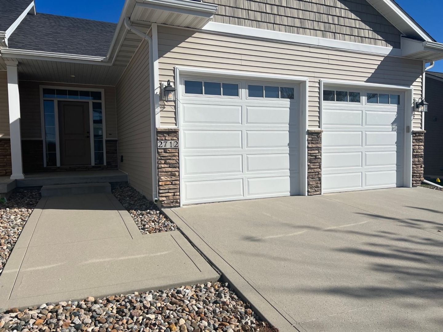 Ames Apartment: 2712 London Drive