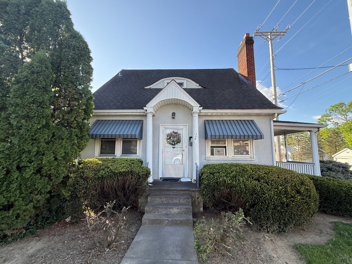 Harrisonburg House: 758 S. High St