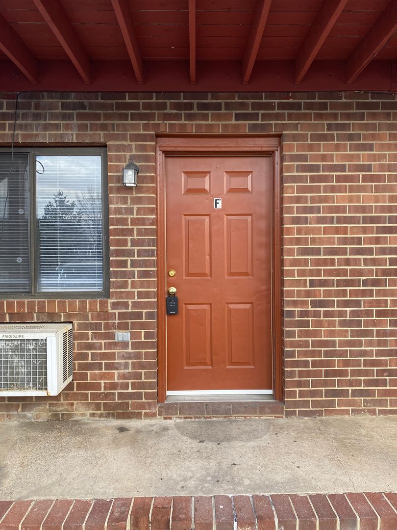 Harrisonburg Apartment: 524 Norwood St