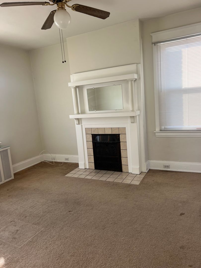 Cheviot Apartment: 3943 Glenmore Ave
