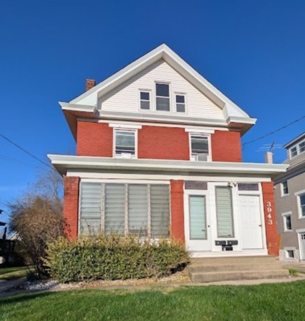 Cheviot Apartment: 3943 Glenmore Ave