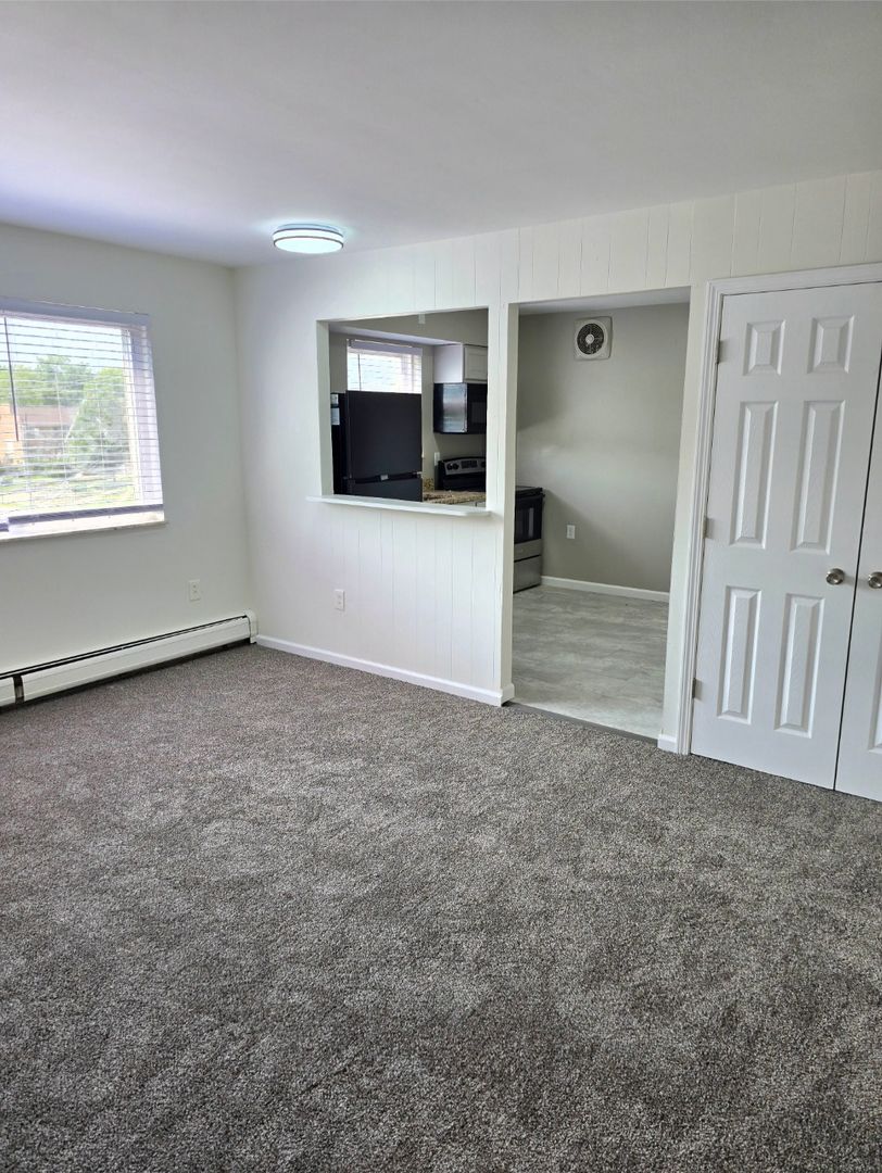 Cincinnati Apartment: 4105 W 8th St.