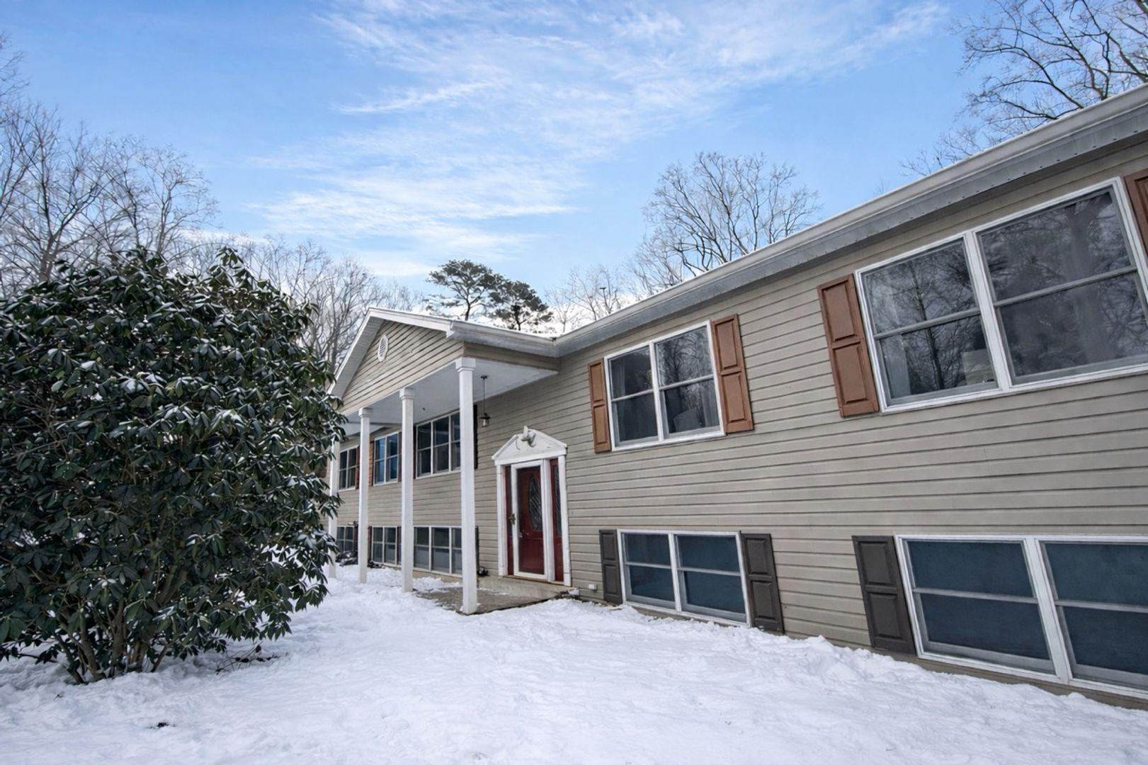 Saint Leonard Apartment: 5115 Irving Street