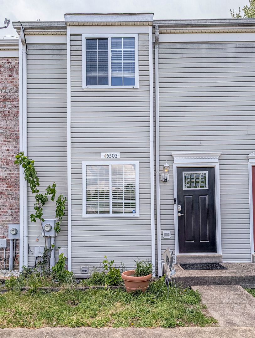 great mills House: 45503 Knockeyon Lane