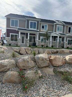 Beautiful new construction town home with amazing views – photo 1