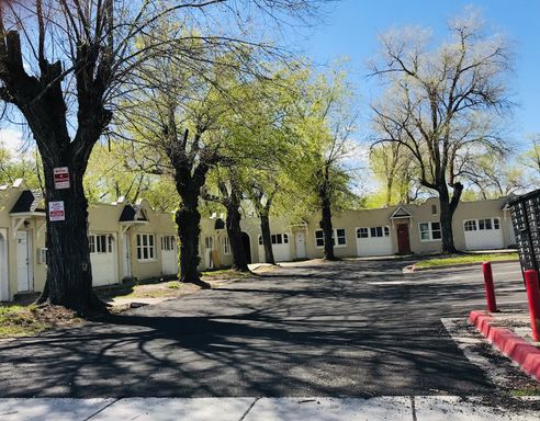 Half off first months rent - Updated single level apartment with air conditioner – photo 1
