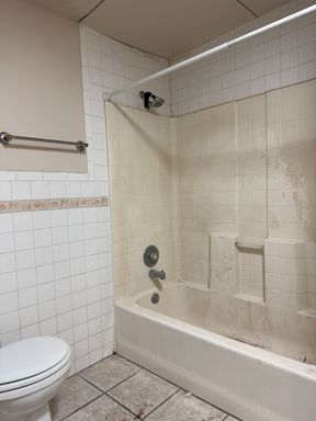 Beautifully updated apartment with air conditioner. – photo 1