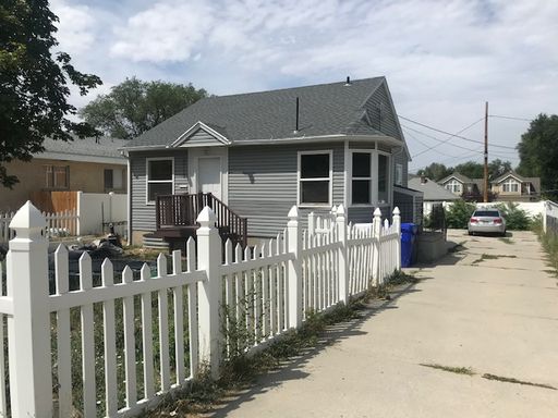 Beautifully remodeled duplex with washer and dryer – photo 1