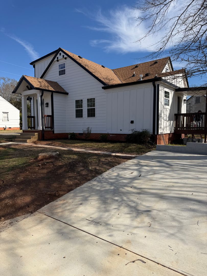 Greenville House: 222 Burnett St.