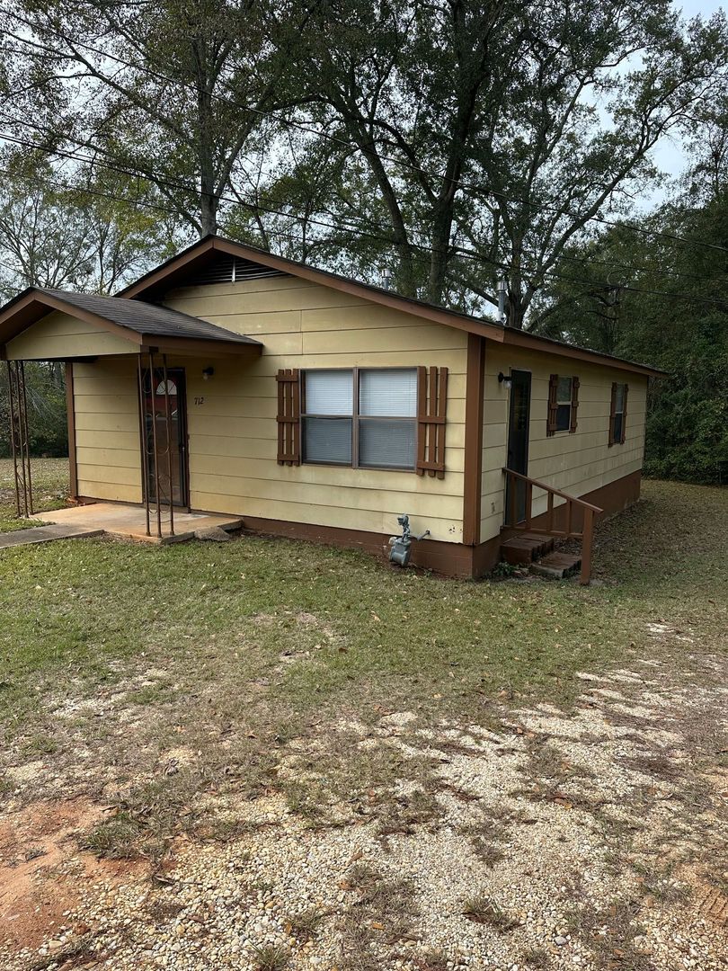 Greenville House: 712 S. Park St.