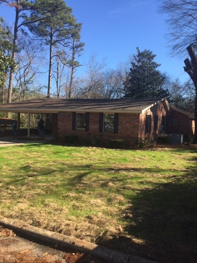 Greenville House: 210 Pineleaf Ln.
