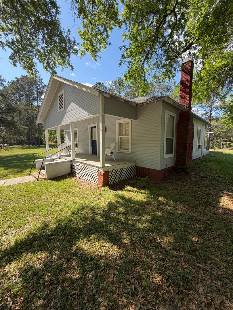 Greenville House: 12538 Pineapple Hwy.