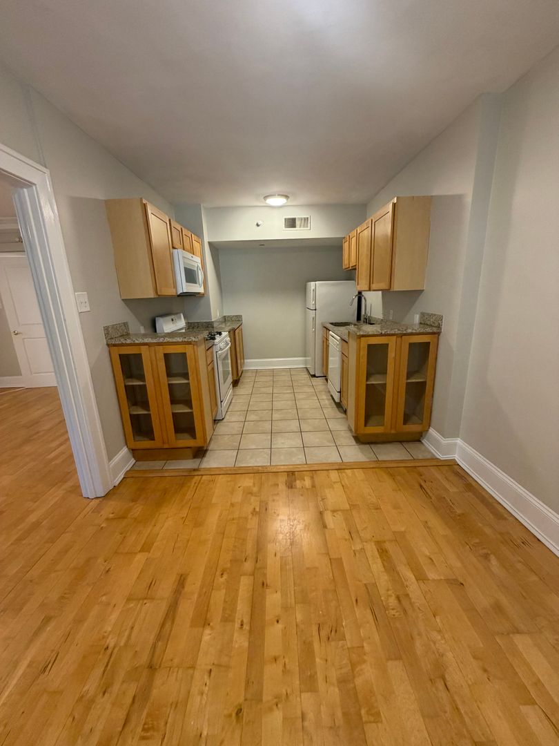 4616 Lindell Blvd. (Carleton Apt) 10 of 12