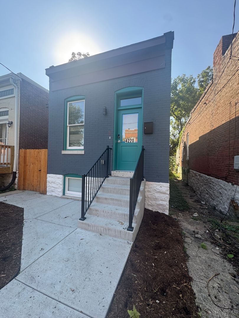 St. Louis House: 4220 Vista