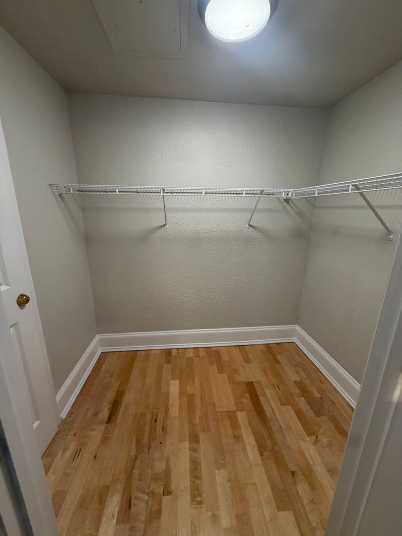 4616 Lindell Blvd. (Carleton Apt) 8 of 12