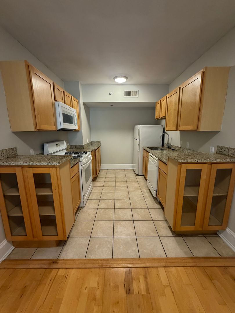 4616 Lindell Blvd. (Carleton Apt) 9 of 12
