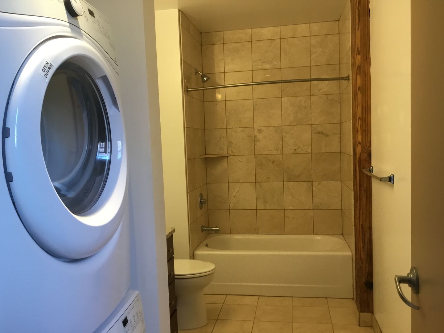 Davenport Apartment: 427 Pershing Ave.