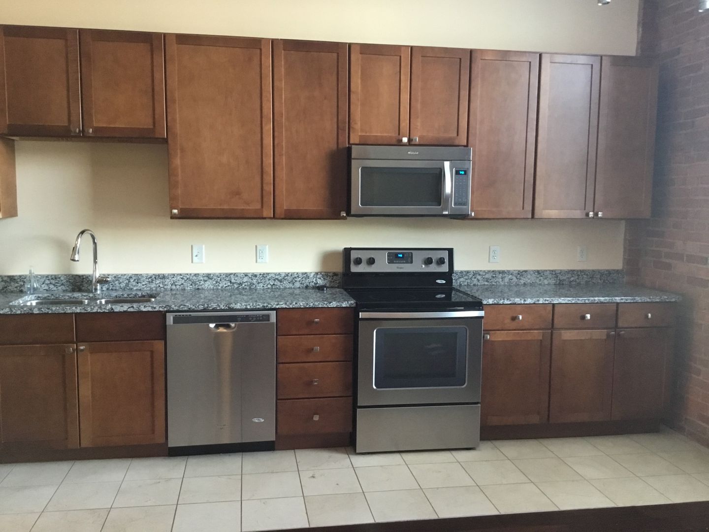 Davenport Apartment: 427 Pershing Ave.