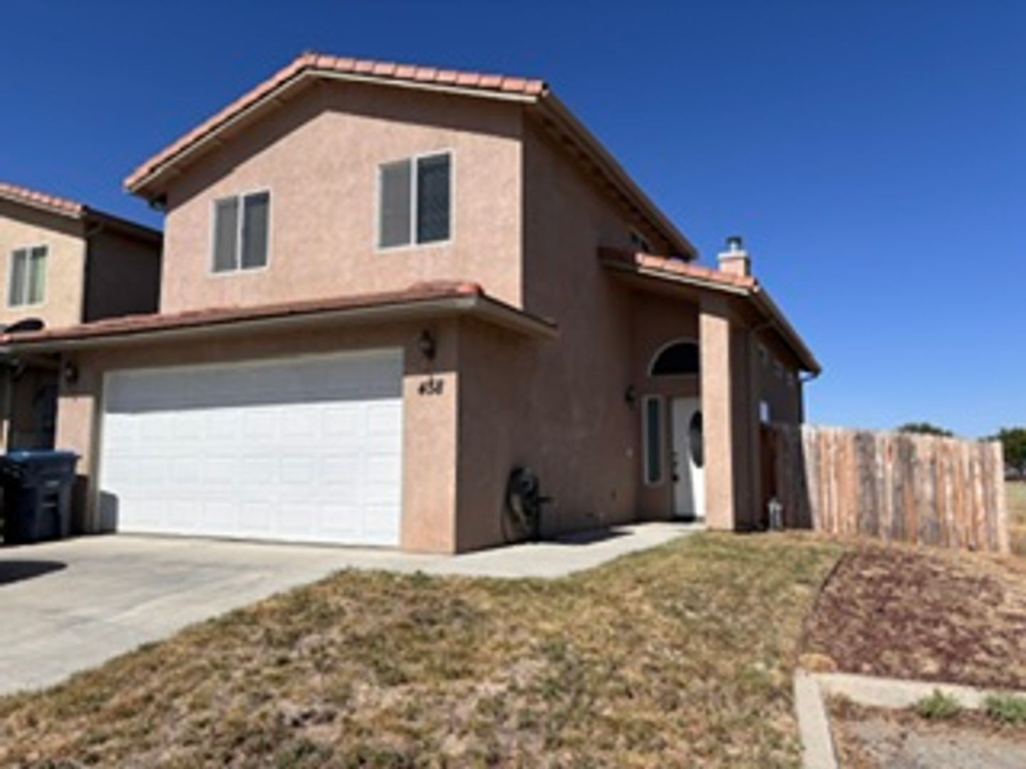 Tehachapi House: 458 Sherwood Pl
