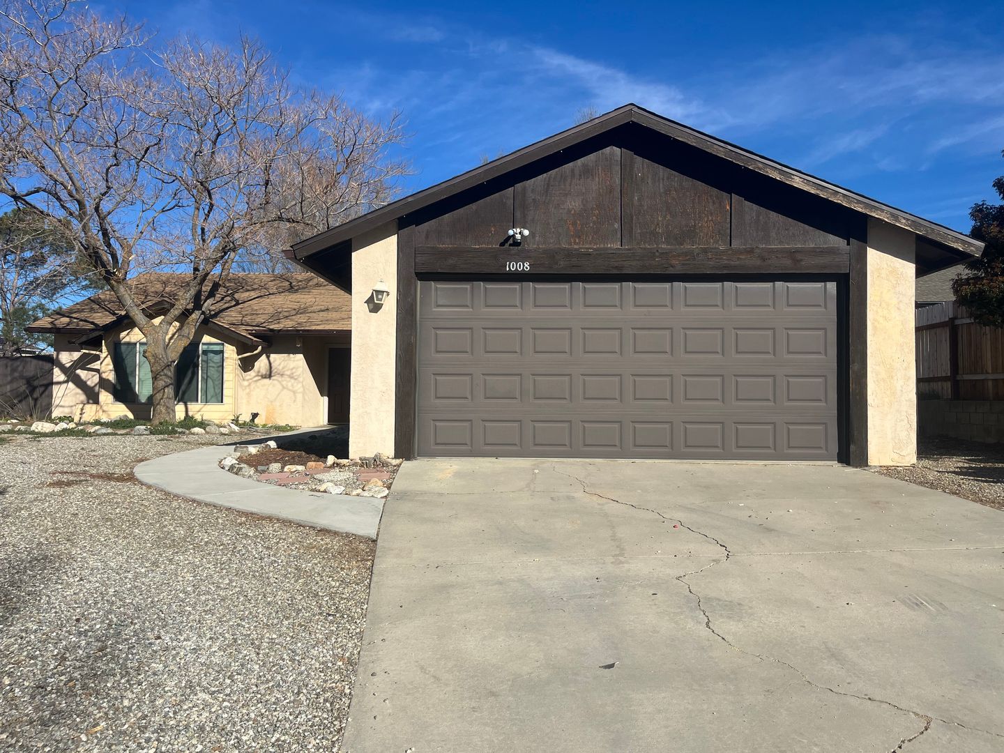 Tehachapi House: 1008 Cypress Way