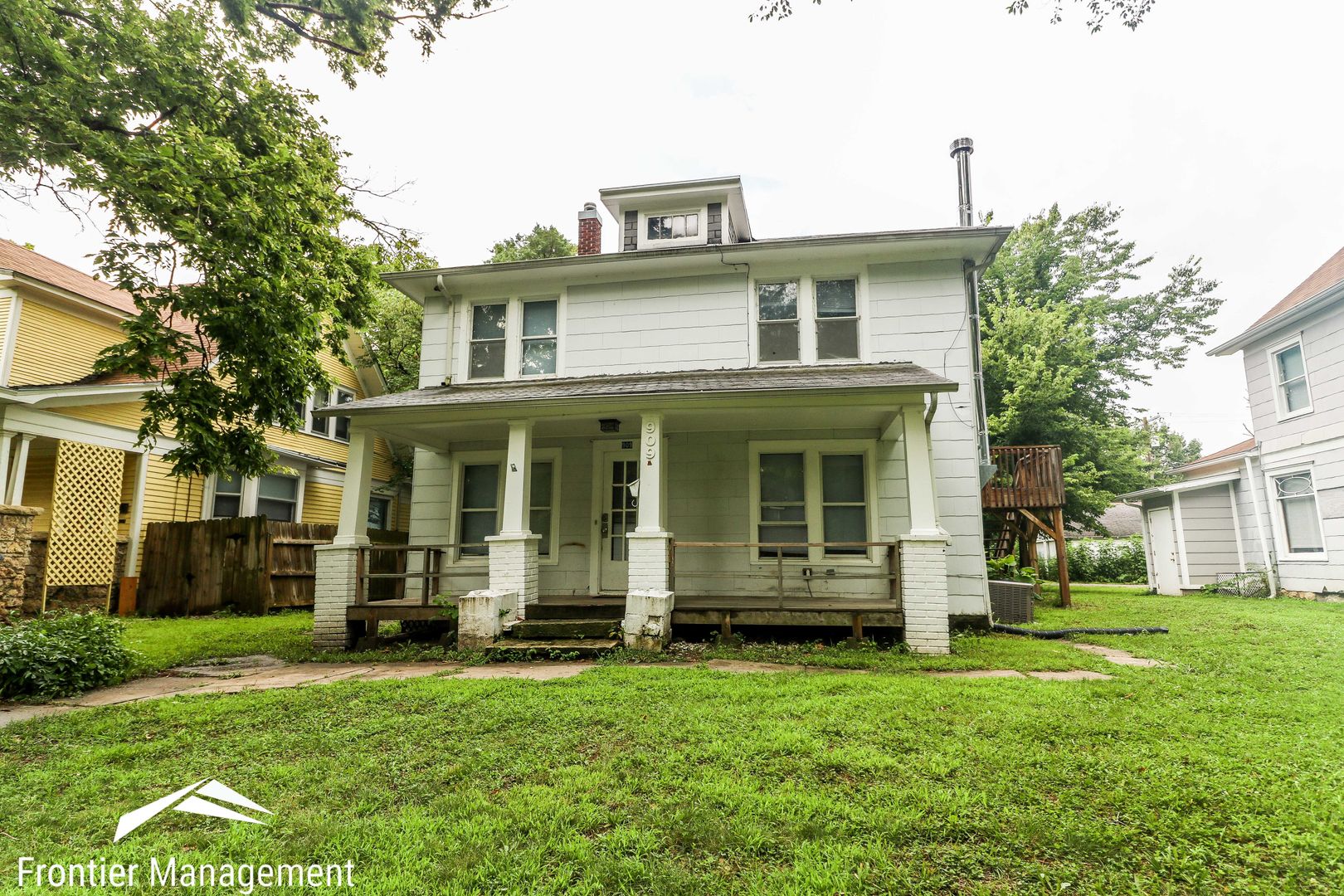 Manhattan House: 909 Osage