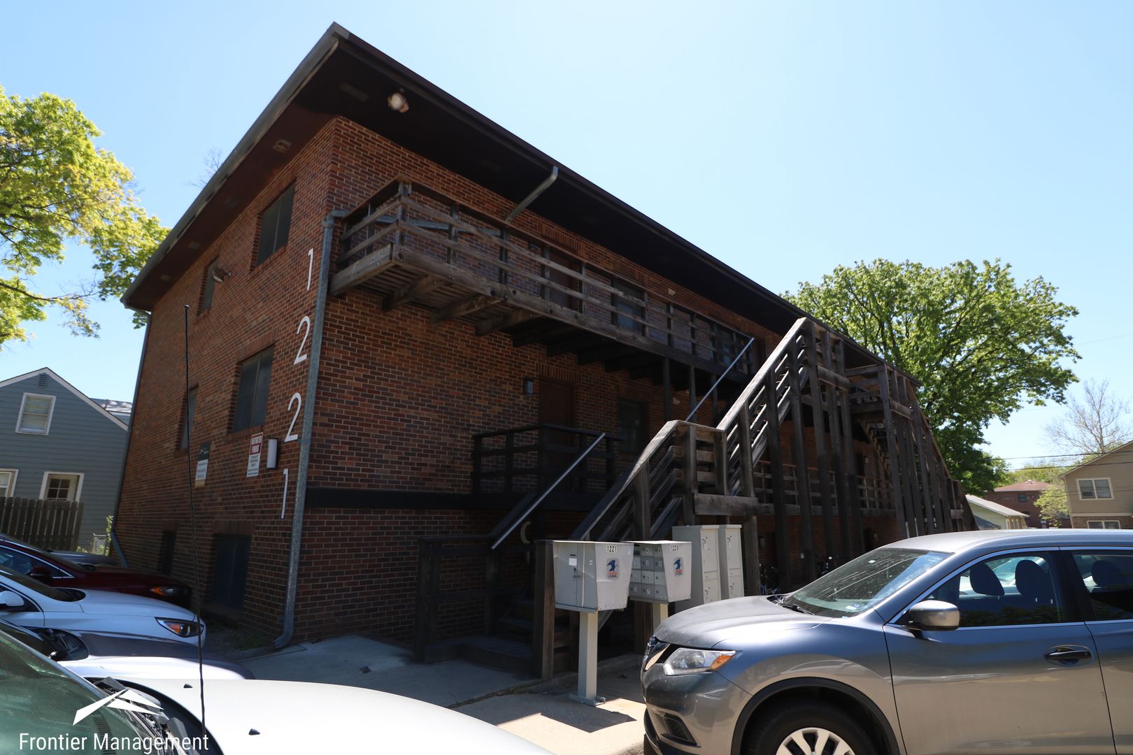 Manhattan Apartment: 1221 Ratone St