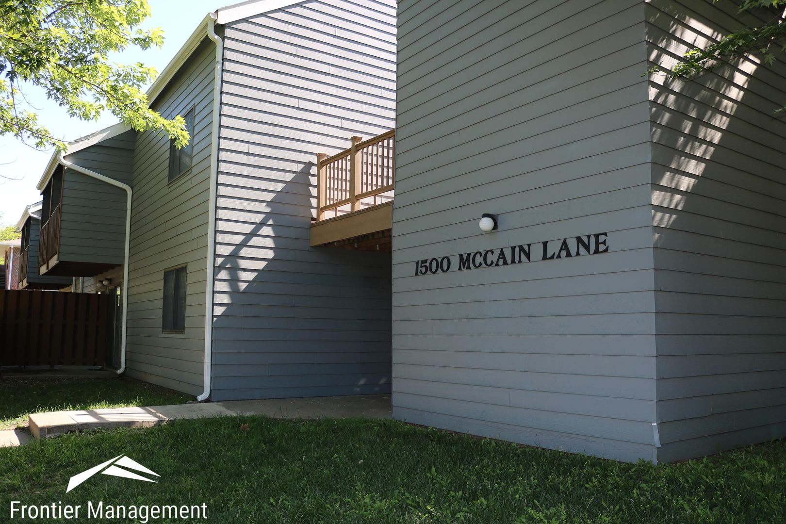 Manhattan Apartment: 1500 McCain Ln