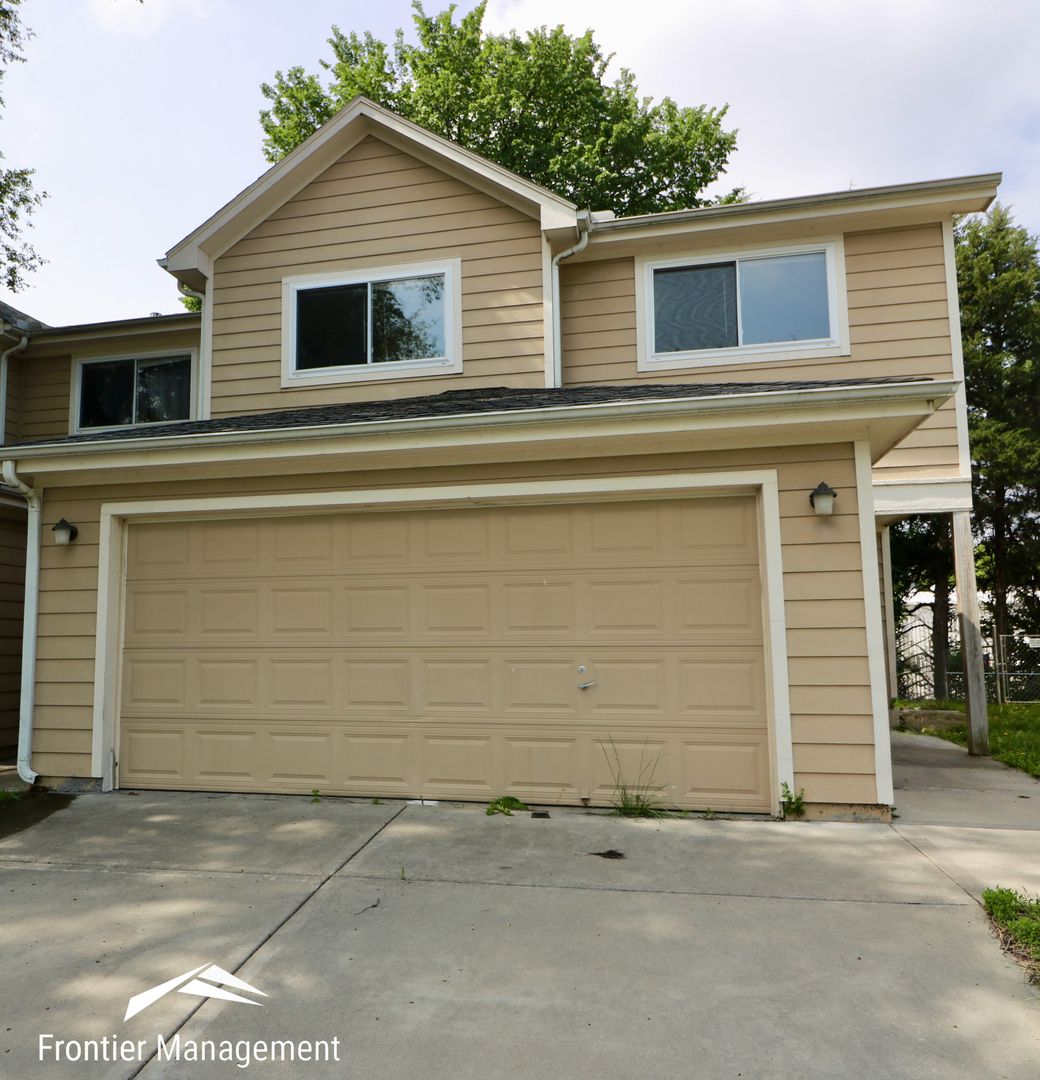 Junction City Apartment: 906-908 Kramer