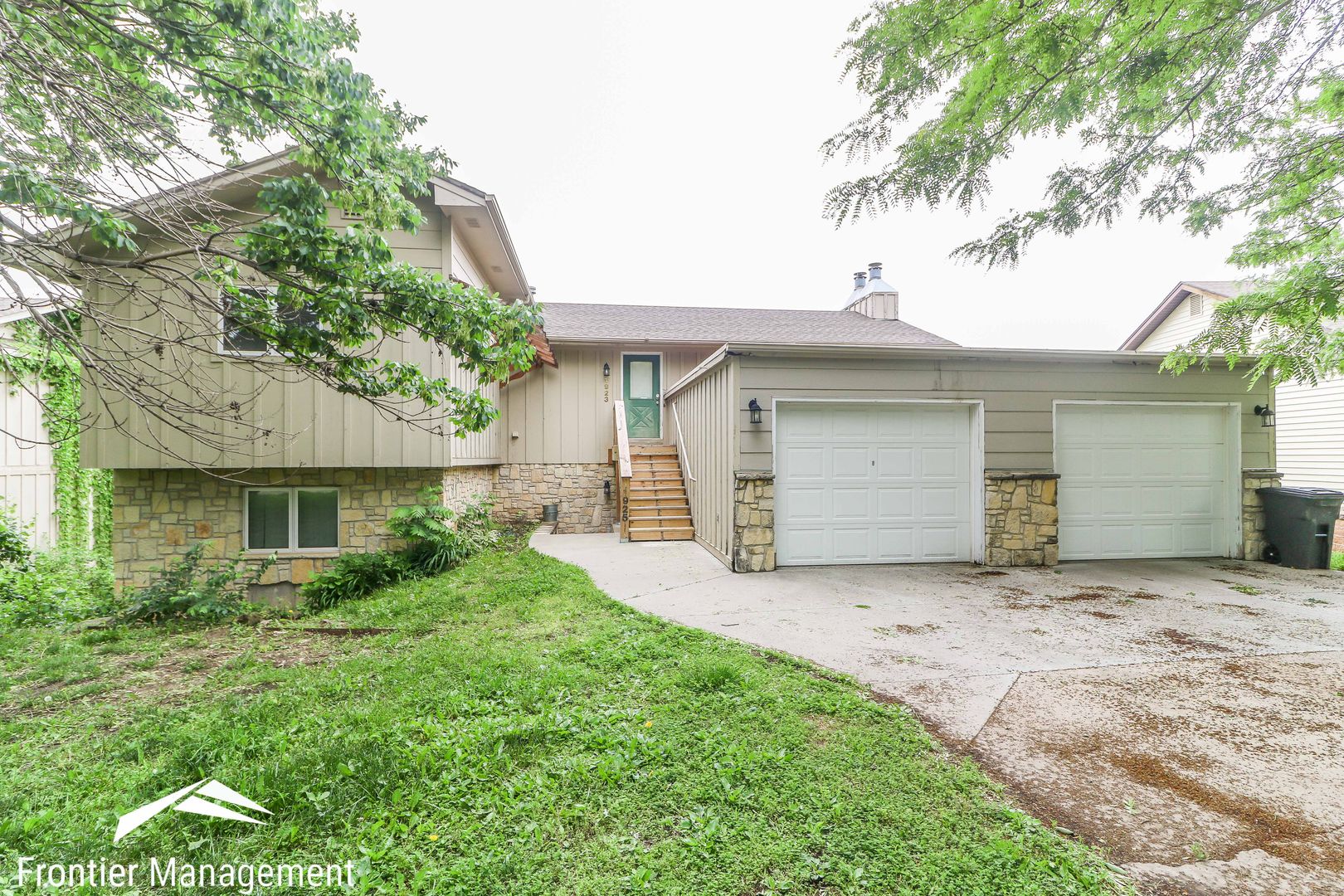 Manhattan House: 1923 Crescent Dr.