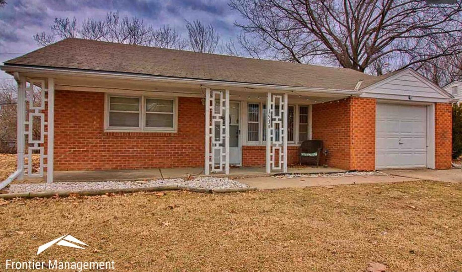 Manhattan House: 1539 Campus Rd