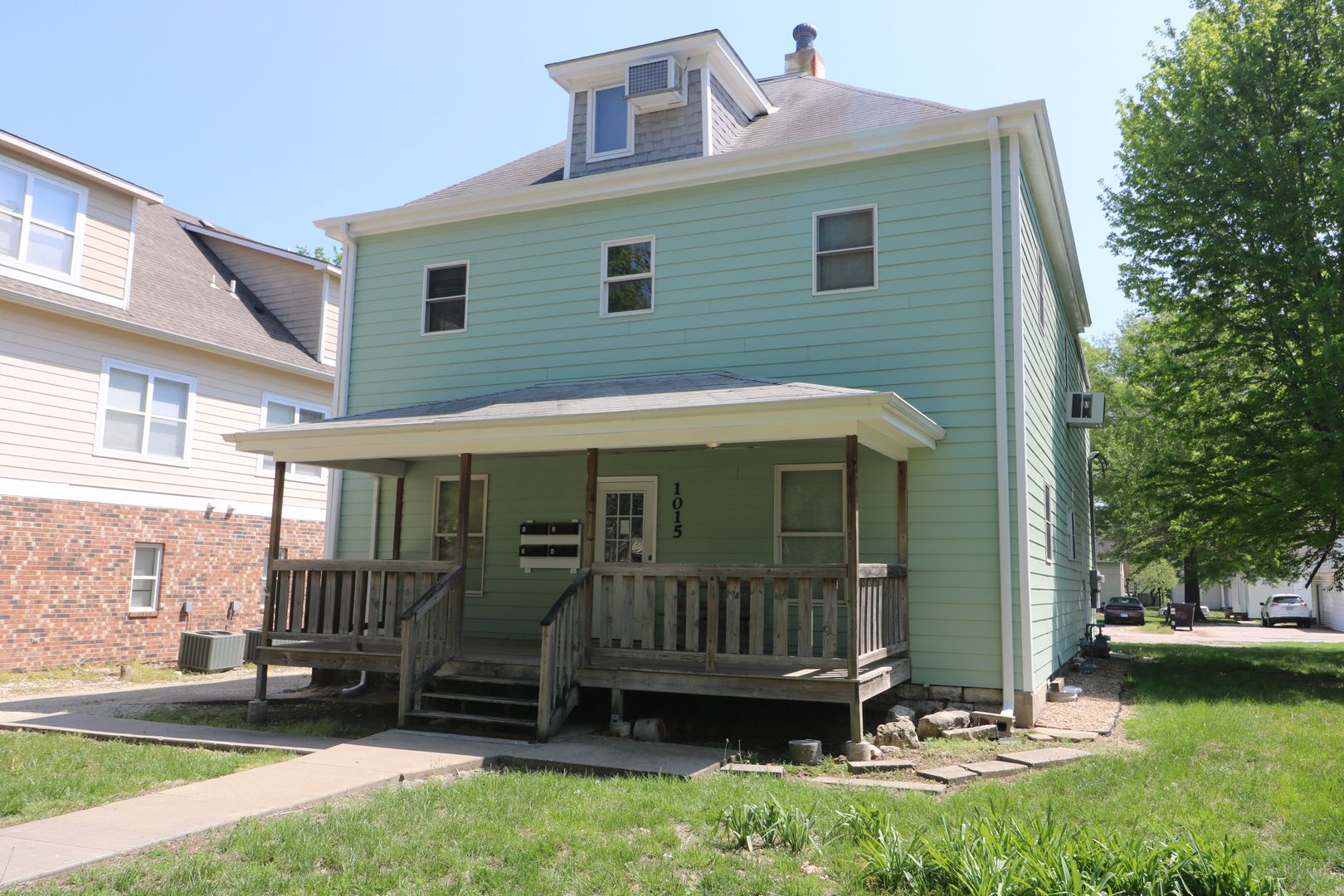 Manhattan Apartment: 1015 Moro St.