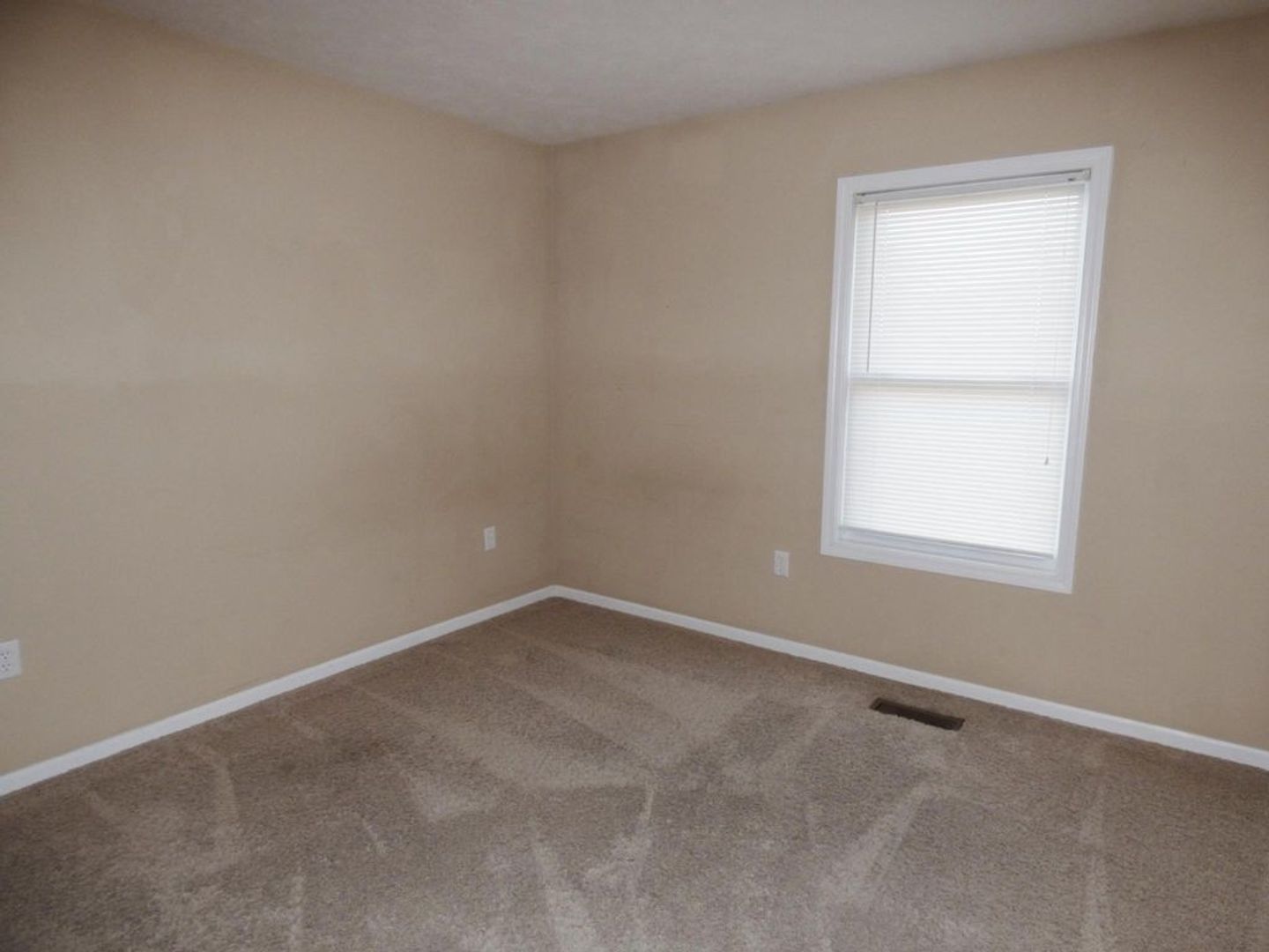 Manhattan House: 415 Brookmont