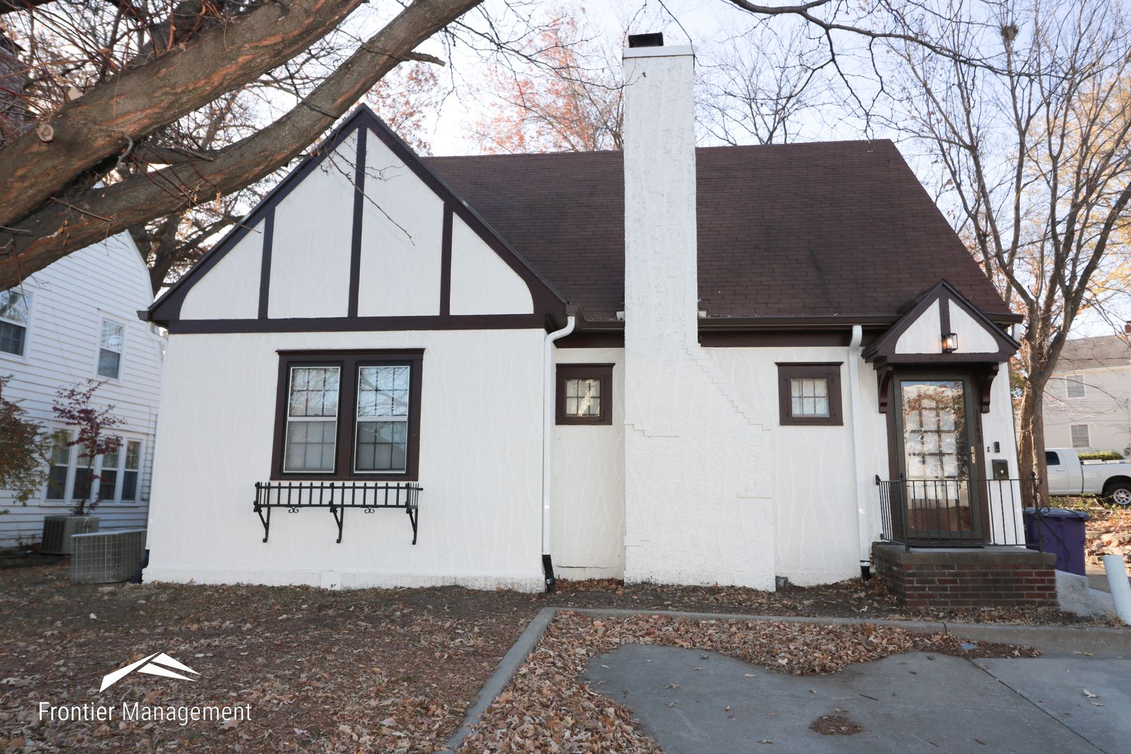 Manhattan House: 1843 Anderson