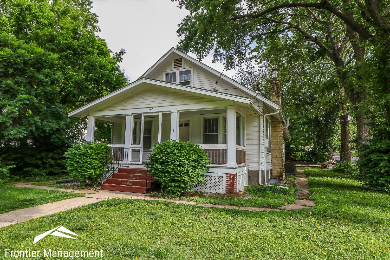 Manhattan House: 1000 Ratone st.