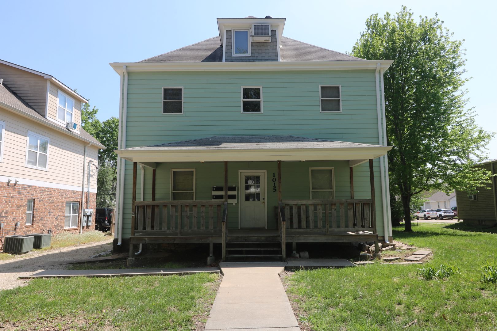 Manhattan Apartment: 1015 Moro St.