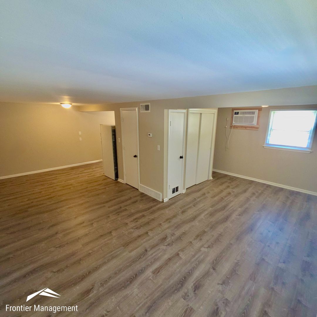 Manhattan Apartment: 2103 Green Ave