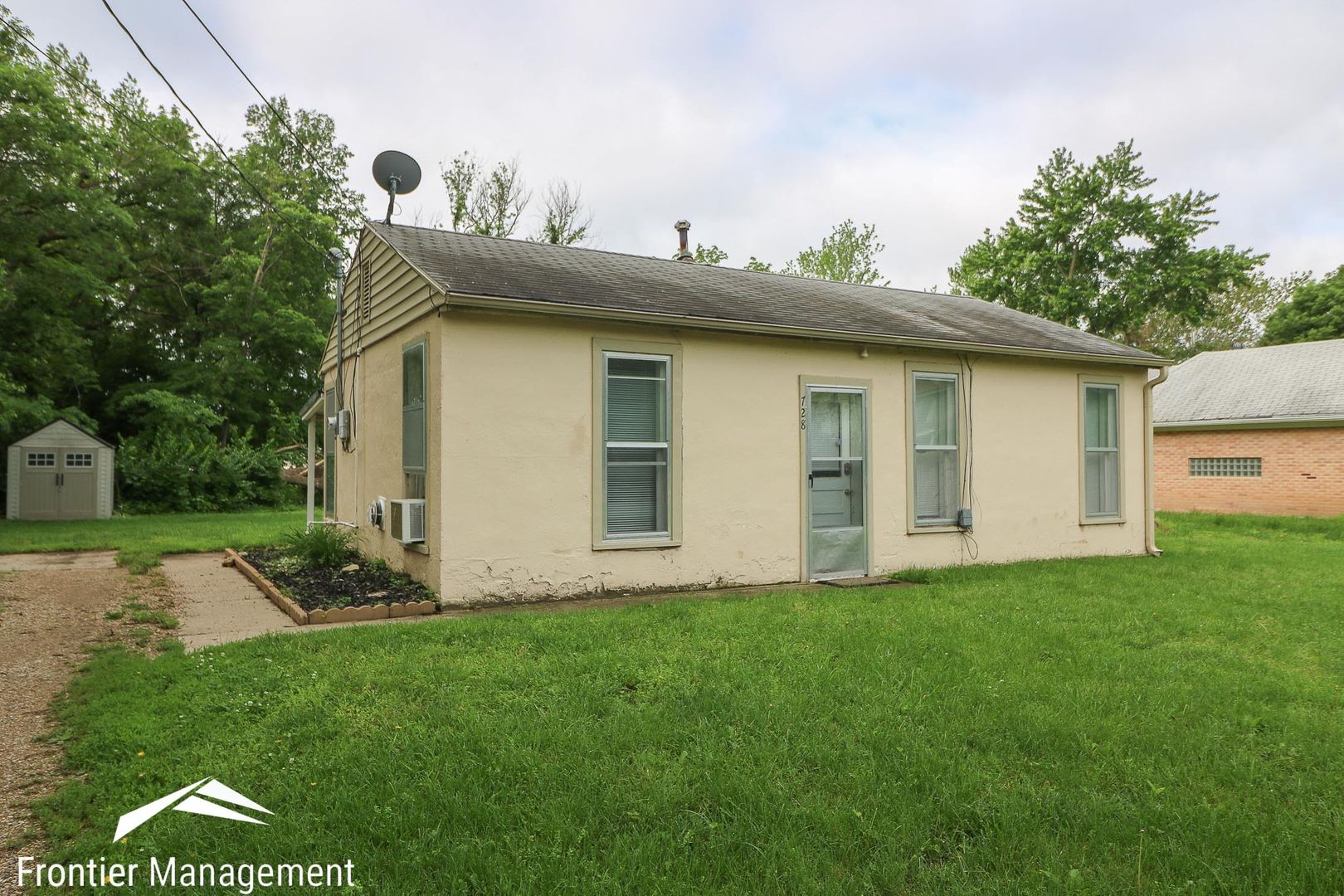 Manhattan House: 728 Rannells Road