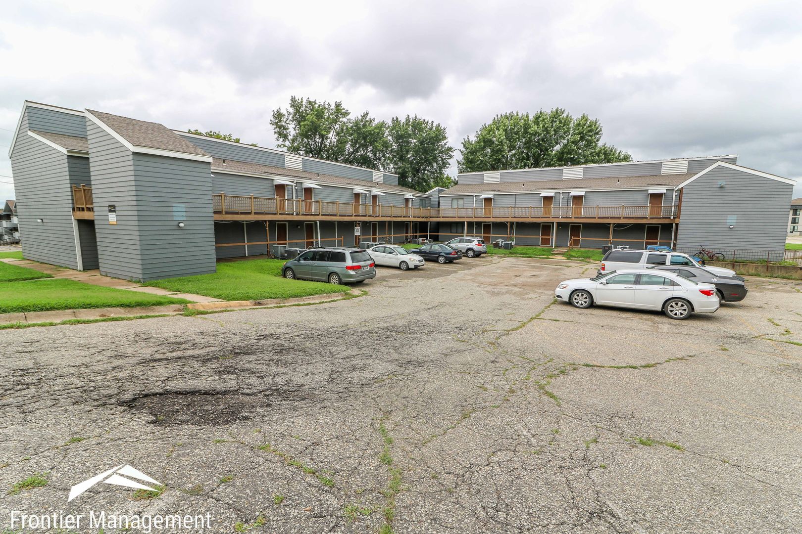 Manhattan Apartment: 1500 McCain Ln