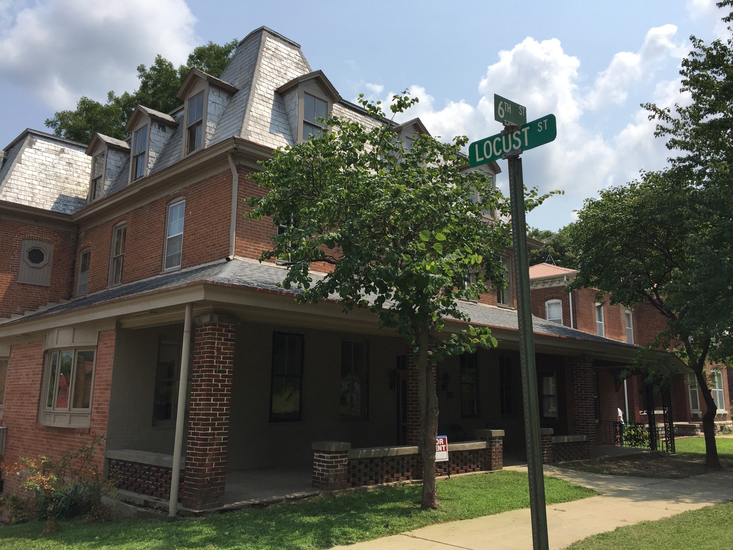 Boonville Apartment: 702 6th St