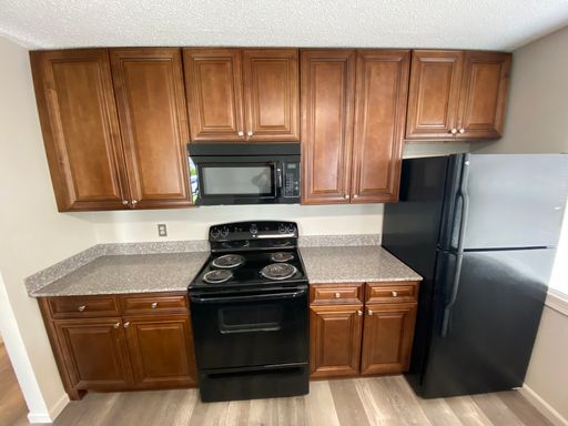 215 McGoodwin St Apt 05, Warrensburg, MO 64093