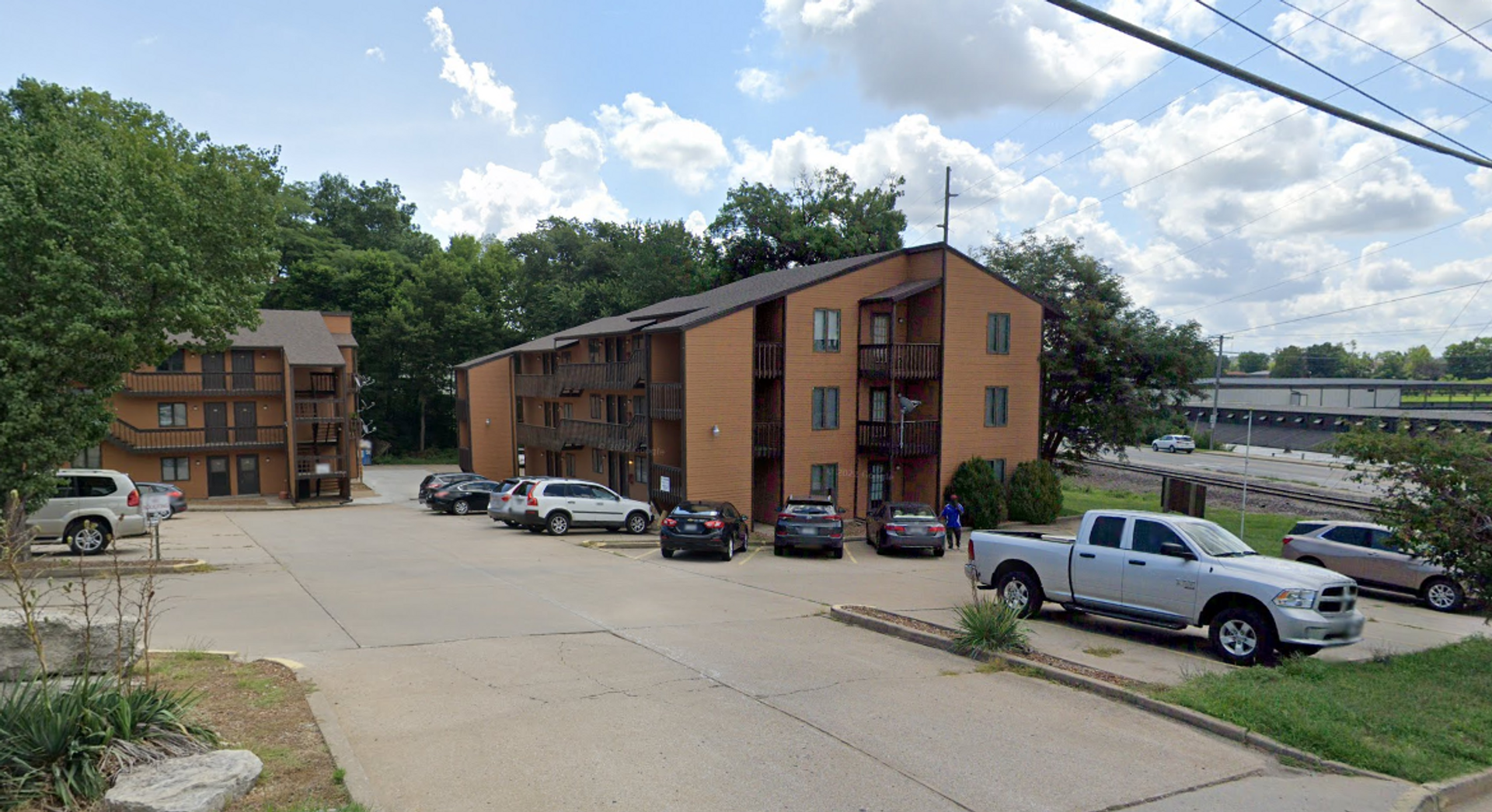 Jefferson City Apartment: 219 Dix Rd