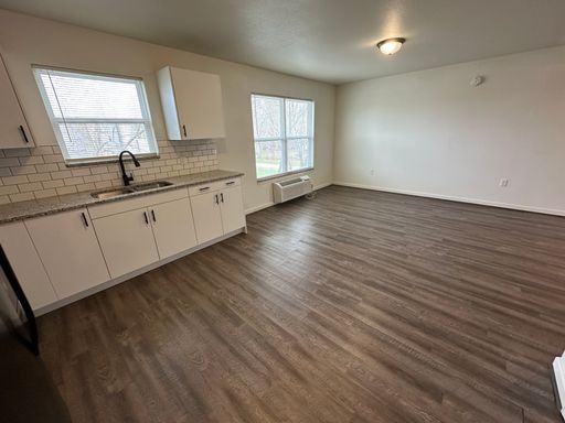 Listing photo thumbnail