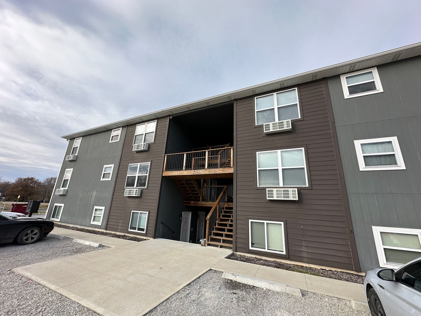 Green Ridge Apartment: 201 S Illinois St