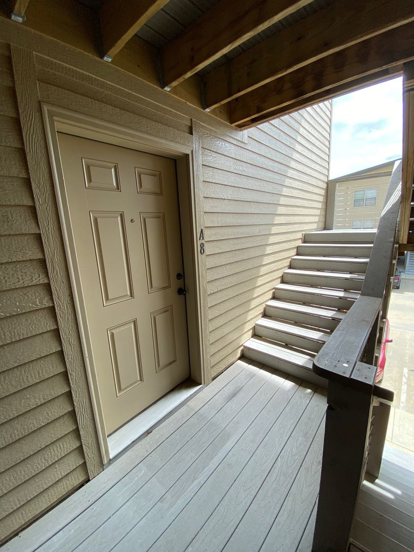 Warrensburg Apartment: 825 S Maguire St.