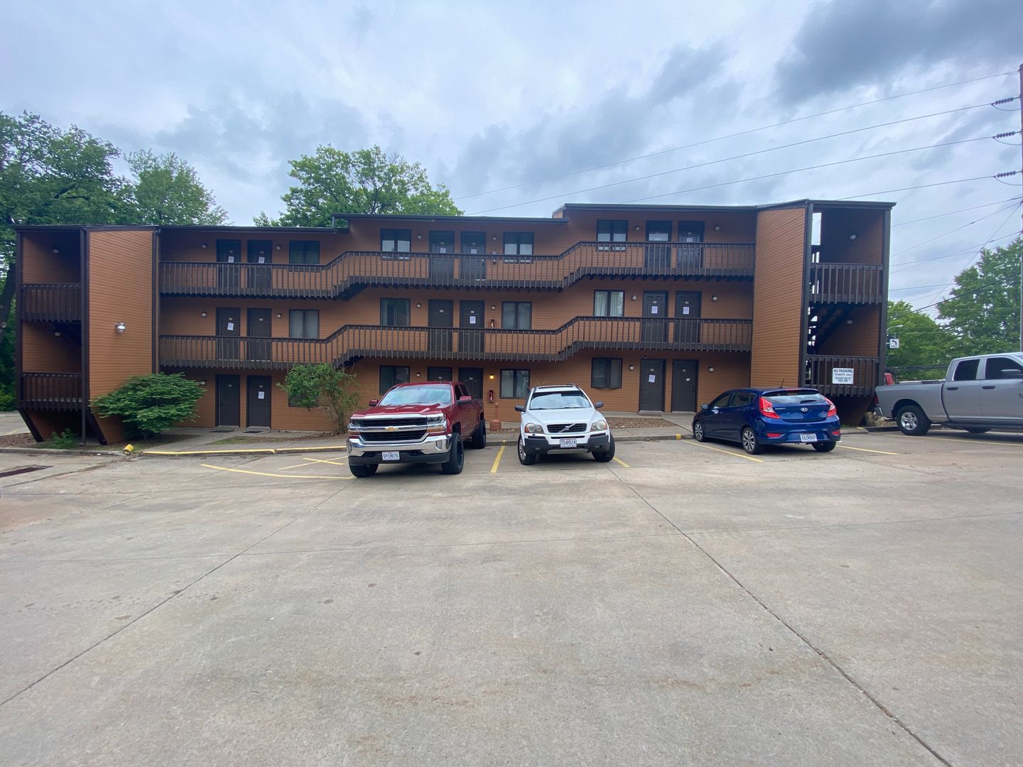 Jefferson City Apartment: 219 Dix Rd