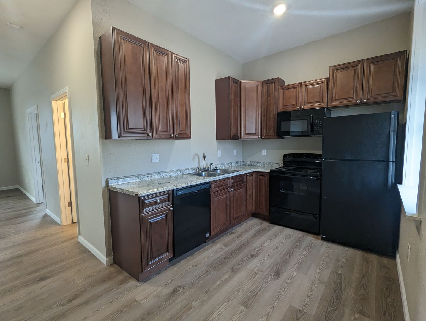 Boonville Apartment: 600 6th St.