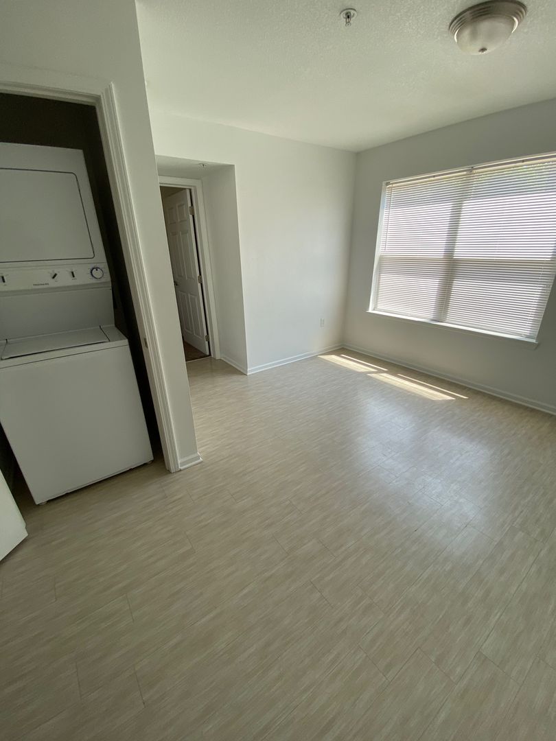 Warrensburg Apartment: 825 S Maguire St.