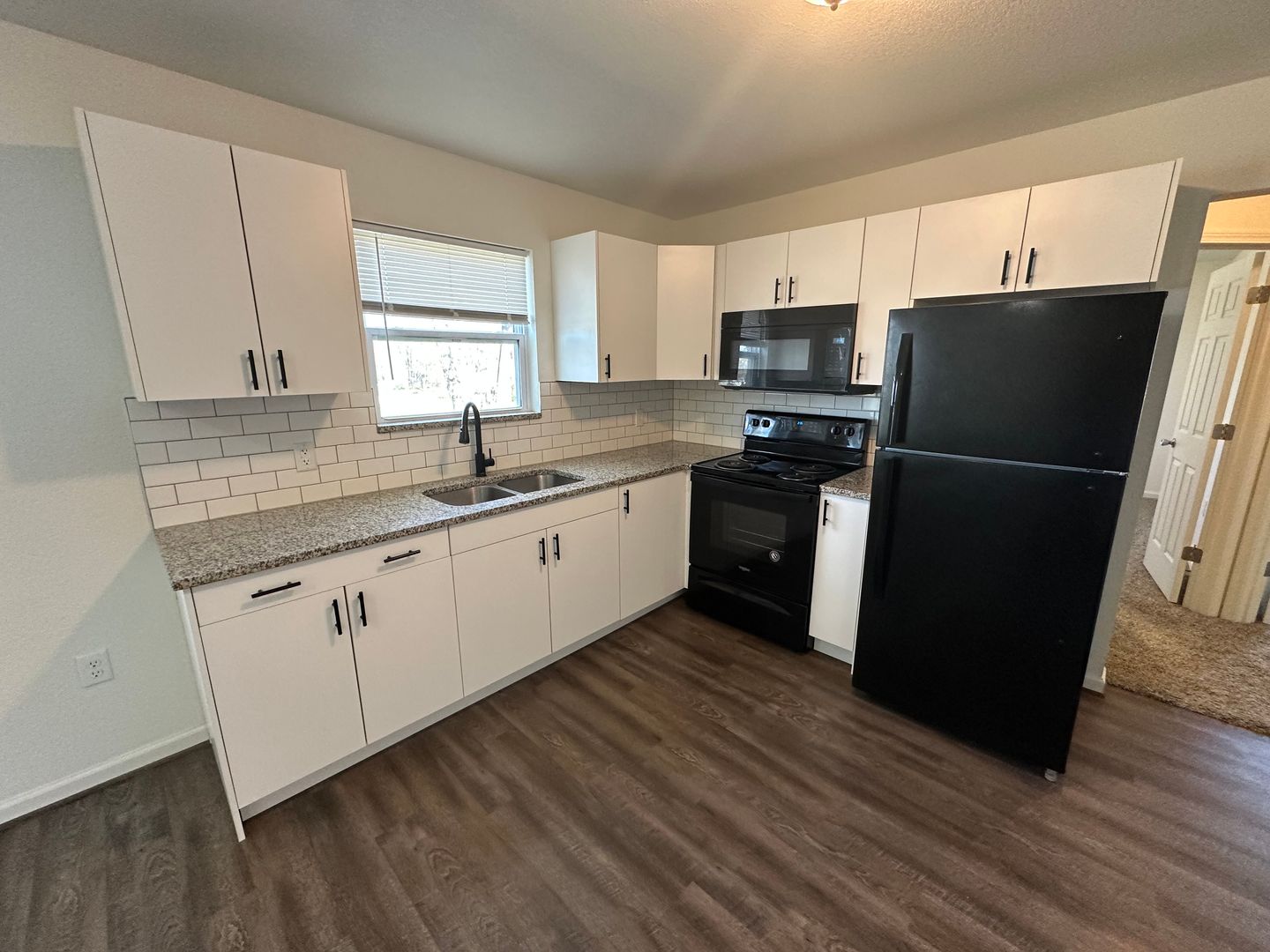 Green Ridge Apartment: 201 S Illinois St