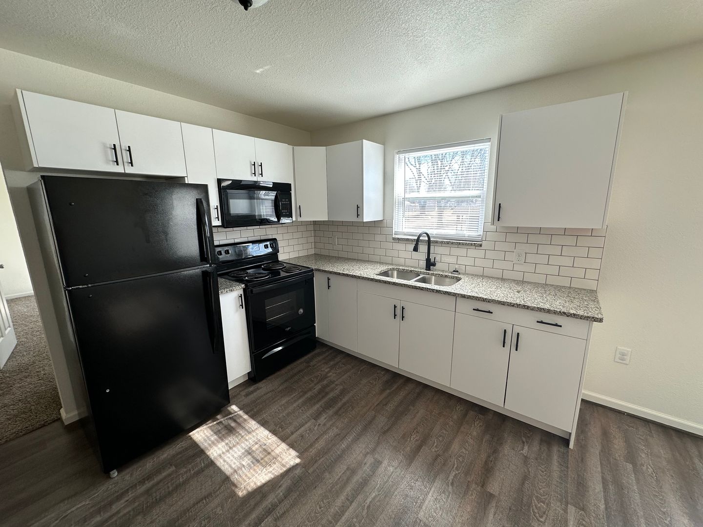 Green Ridge Apartment: 201 S Illinois St